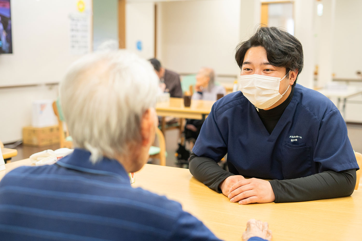 入居者と職員が笑顔でつながる、心地よい関係づくりを大切にしています。